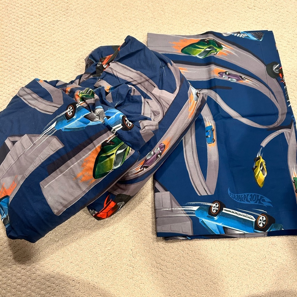Pottery Barn Kids (New w/o tags) Hot Wheels Blue full/queen duvet and Sham Set